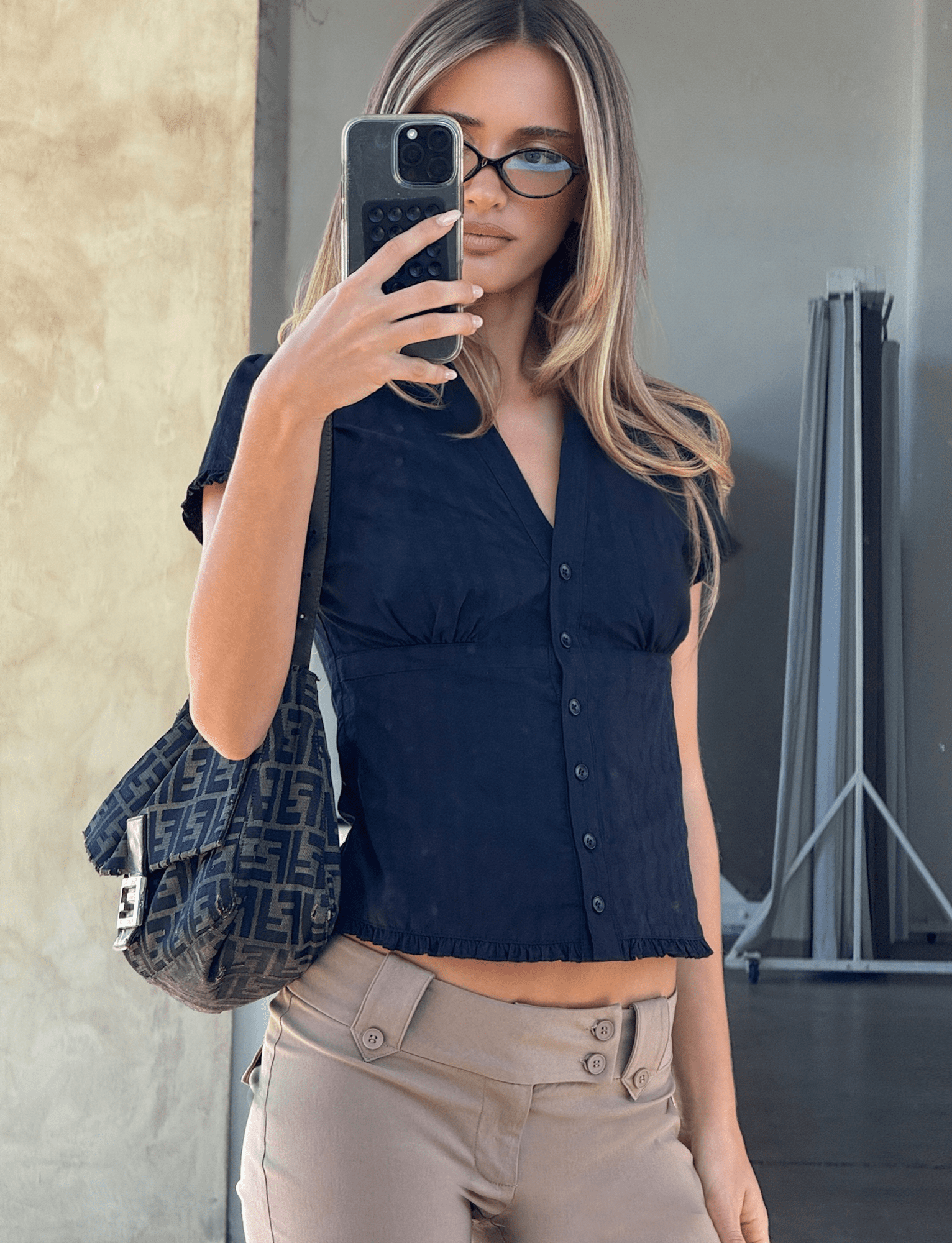 TM17442_VALERIASHIRT_BLACK_3.png