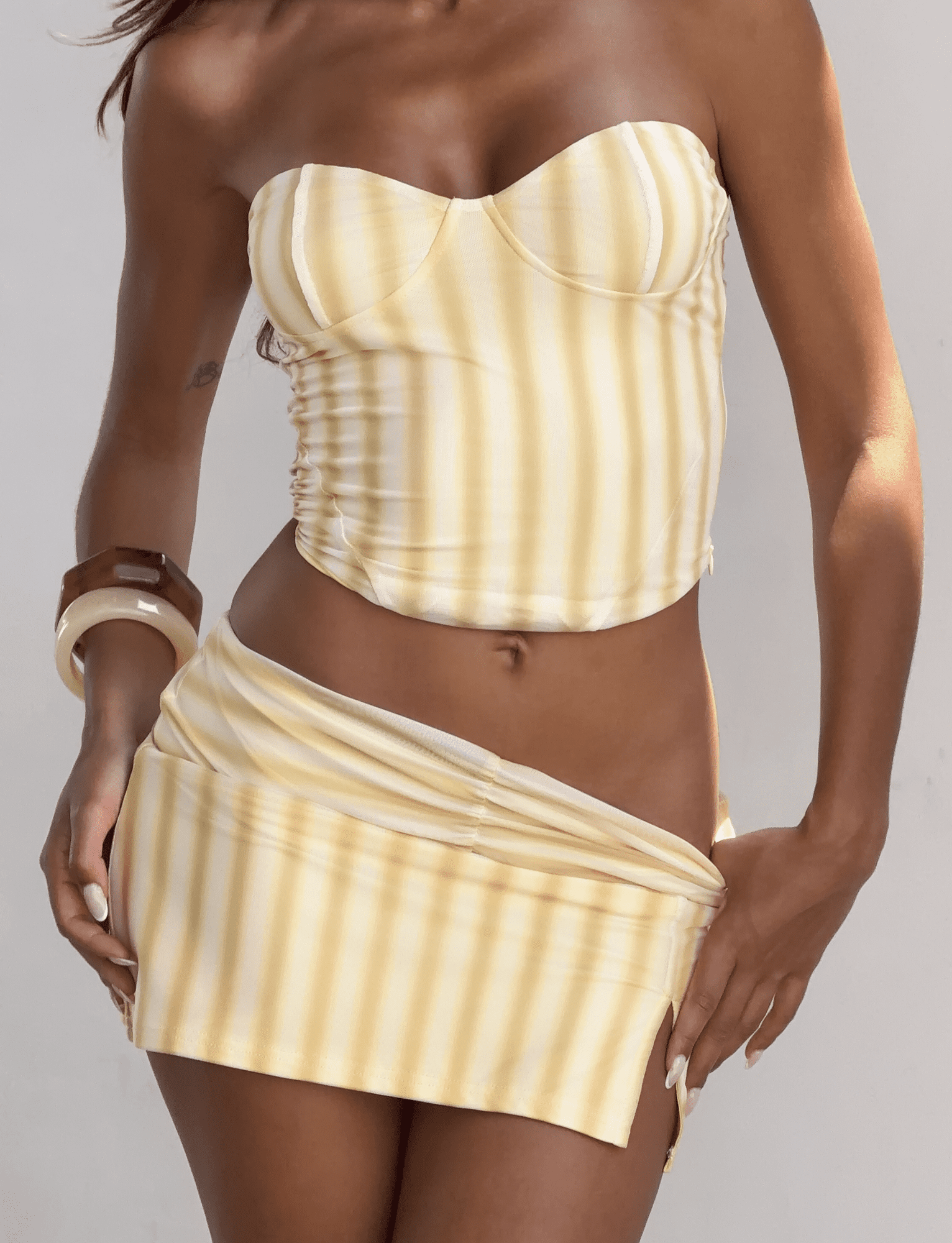 TM18177_HARPERCORSET_YELLOWSTRIPE_9.png