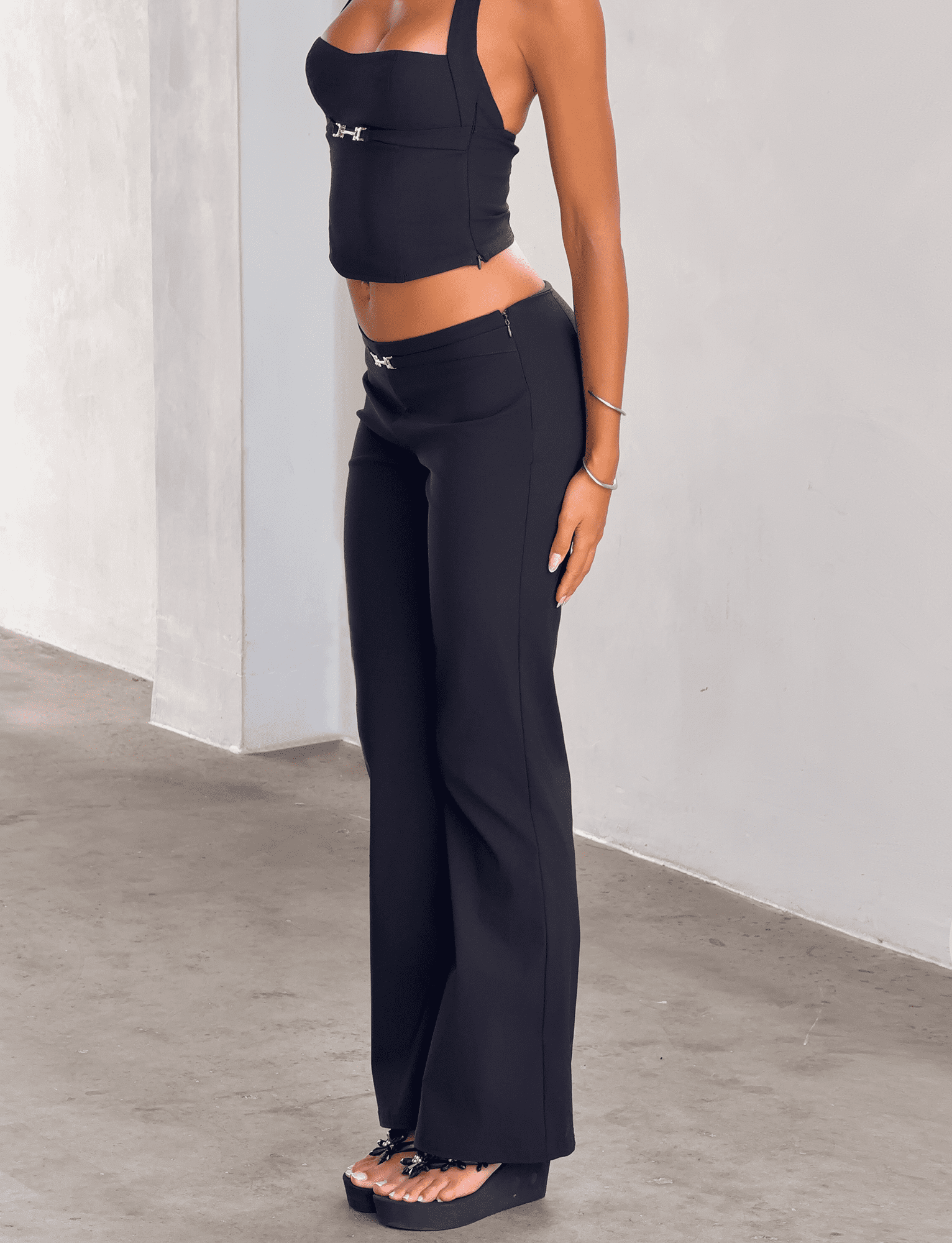 TM18271_KITTIEBUCKLEPANT_BLACK_2.png