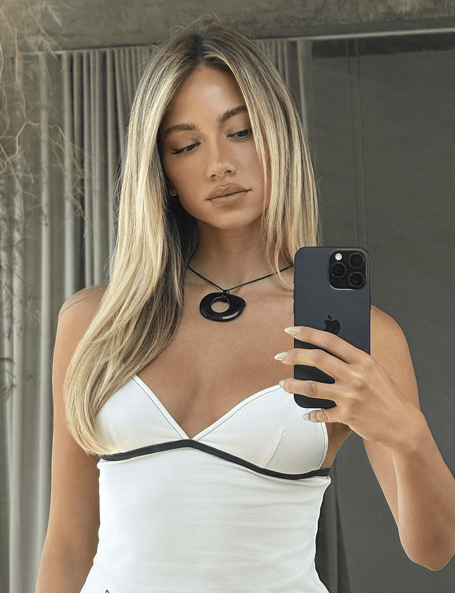 FAELLA PENDANT NECKLACE