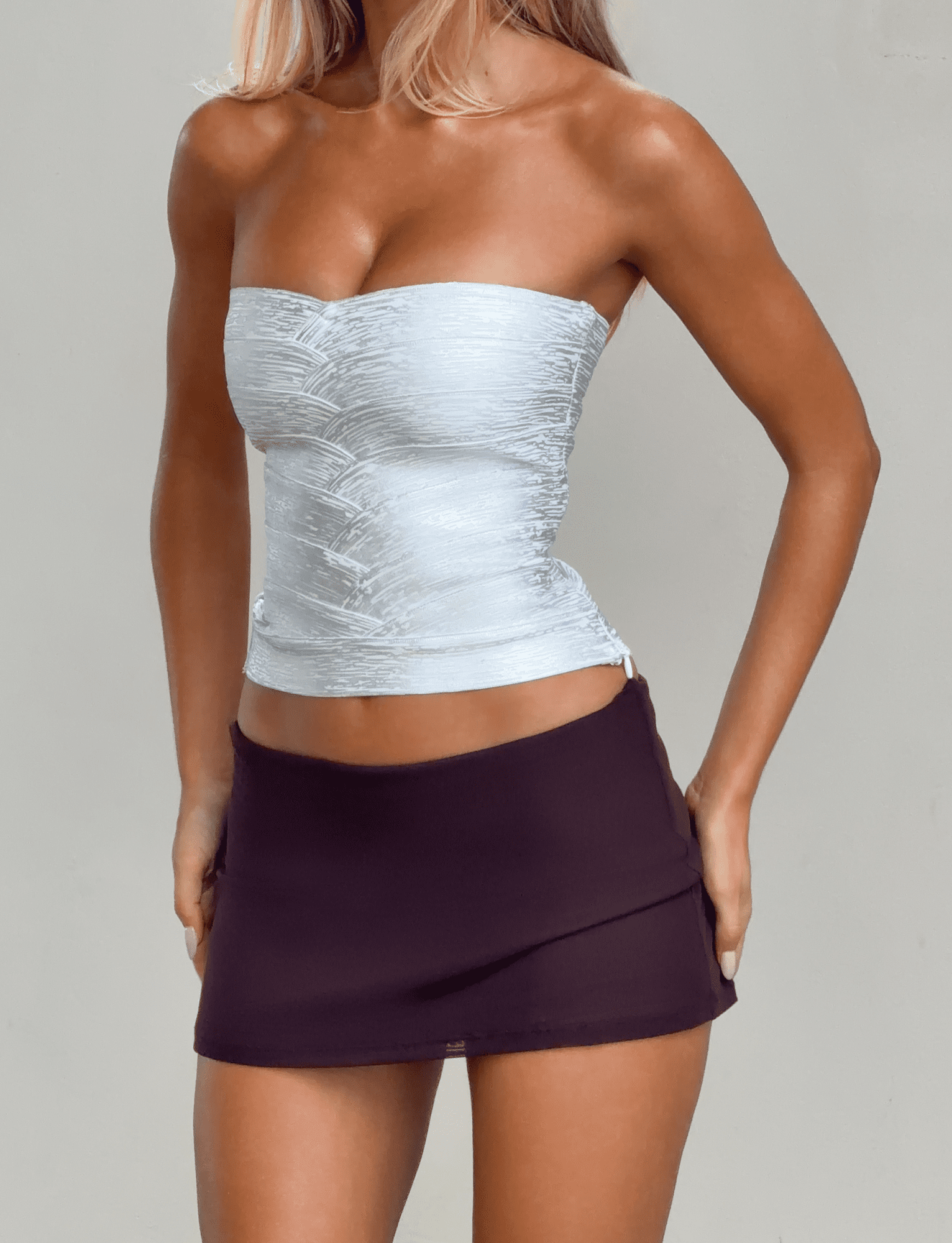 TM18815_NIYAMETALLIC_BANDAGETOP_SILVER_EM_5.png