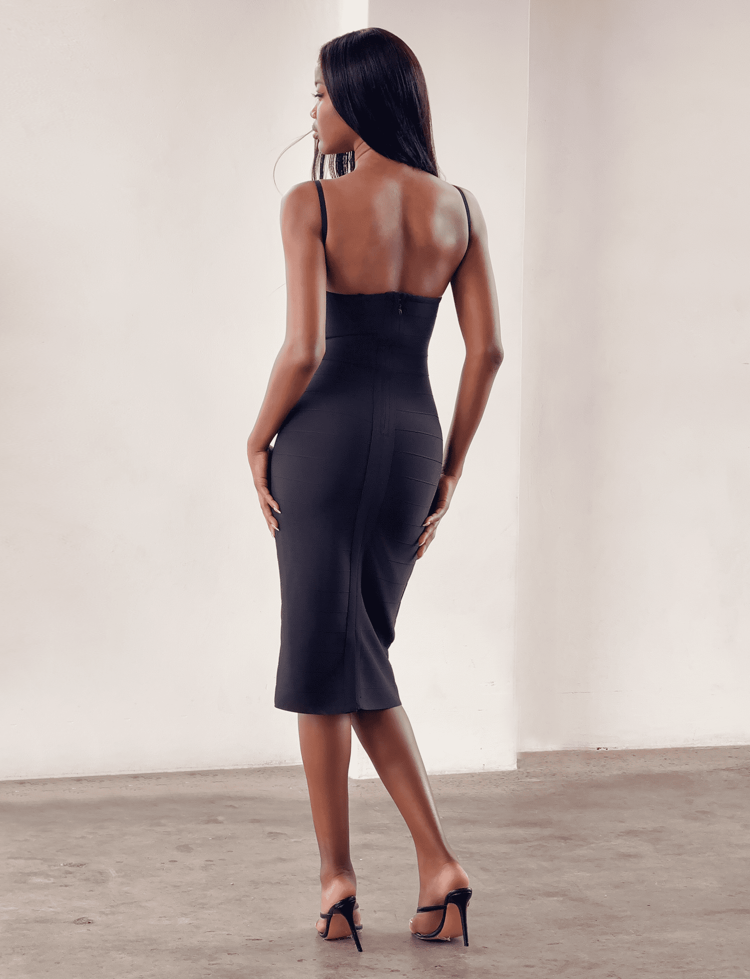 TM18819_MIDORIMIDI_BANDAGEDRESS_BLACK_6.png
